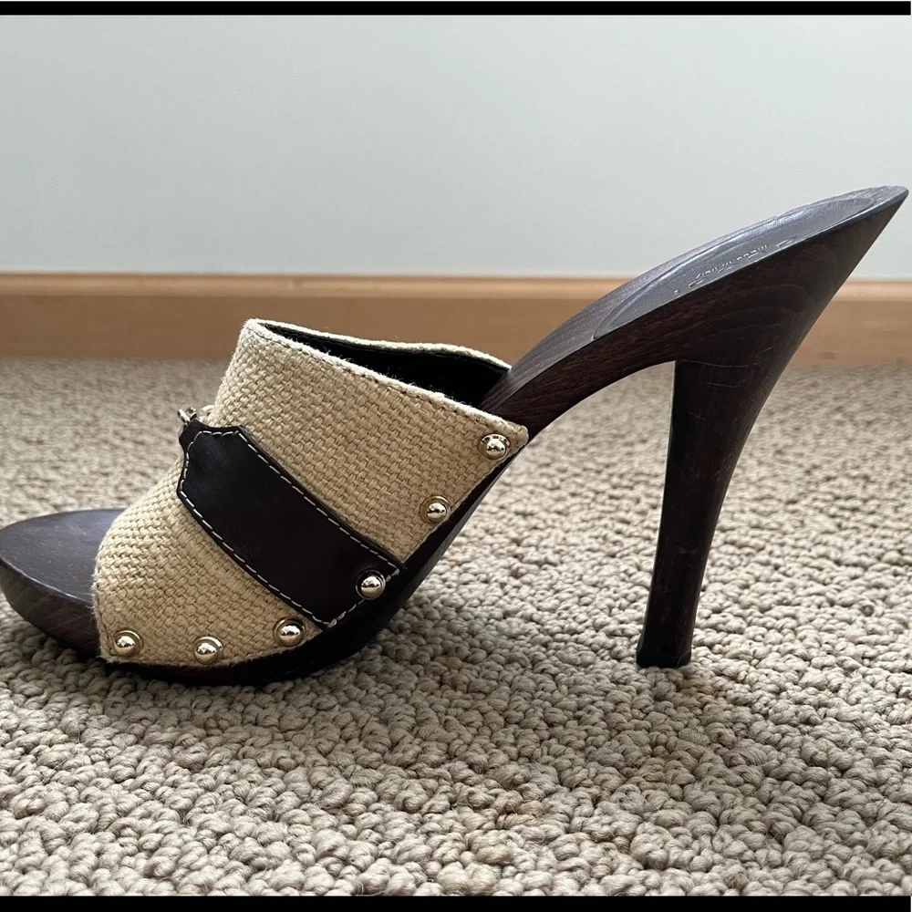 Vintage Gucci heels - Picture 10 of 11